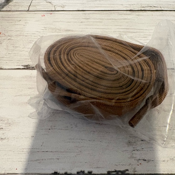 UGG Women’s Lomel Sneaker - Picture 7 of 7